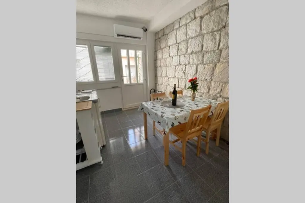 Studio Apartment Marija, With Beaches Nearby Kastela