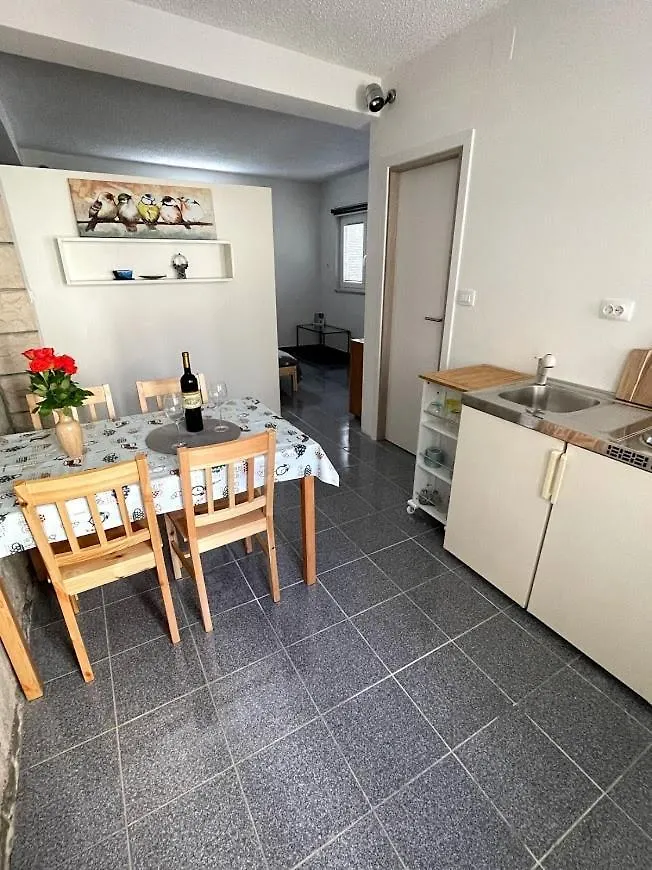 Studio Apartment Marija, With Beaches Nearby Kastela