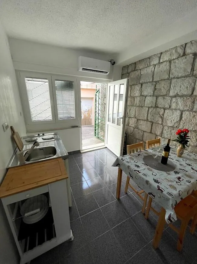 Studio Apartment Marija, With Beaches Nearby Kastela